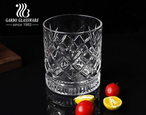 Hochweißer, geprägter Glasbecher im Türkei-Stil mit 13 Unzen Fassungsvermögen und gravierten Motiven für den Heimgebrauch