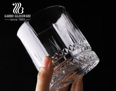 Hochweißer, geprägter Glasbecher im Türkei-Stil mit 13 Unzen Fassungsvermögen und gravierten Motiven für den Heimgebrauch