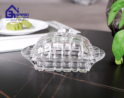 Wholesale high-white machine-made butter dish with lid engraved design for home table use