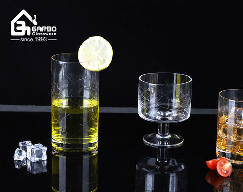 Handgefertigtes Horeca-Weinstielglas aus hochwertigem Kristallglas mit individuell handgraviertem Muster
