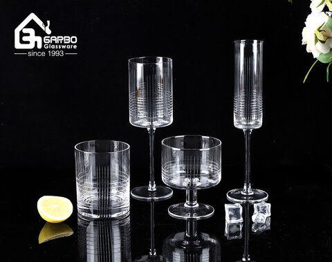 Großhandelspreis Neues Design 180 ml Champagnerglas mit handgefertigter kurzer Designgravur