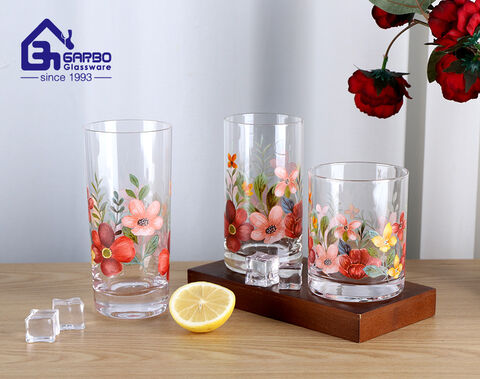 Стеклянный стакан ручной работы из боросиликатного стекла с розовым цветочным узором для использования в Horeca