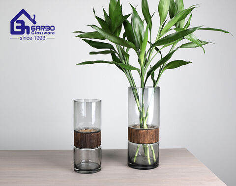 Vaso decorativo in vetro cilindrico grigio da circa 10 pollici per fiori con decorazioni in legno