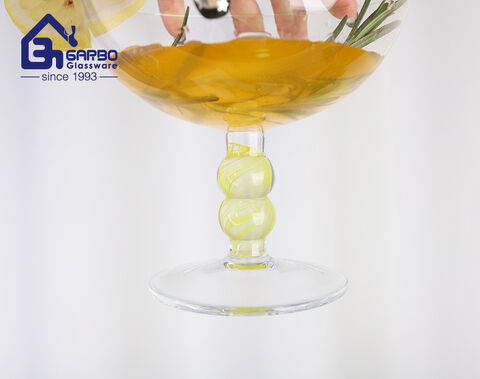 脚付きグラス サンデー カップ ヨーロッパ スタイルの繊細なガラス アイス クリーム カップ