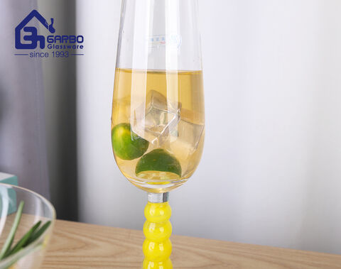 Bicchiere da champagne con stelo di colore giallo, bicchiere scintillante fatto a mano per la festa