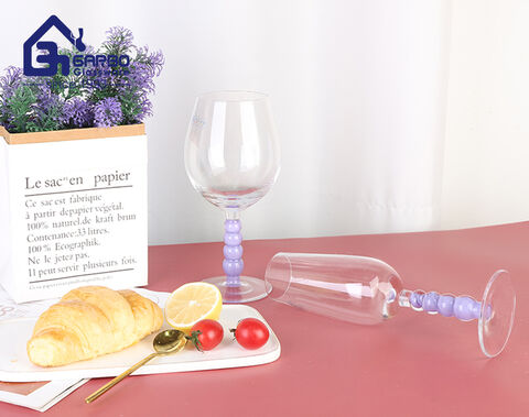 Kreatives Design 20oz Glas Rotweinglas mit lilafarbenem Perlenstiel