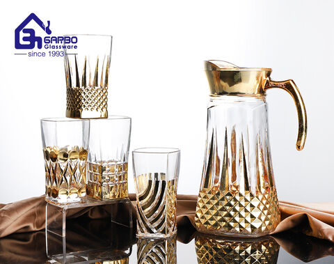 Set di brocche per acqua in vetro bianco da 7 pezzi con decorazioni dorate per uso domestico