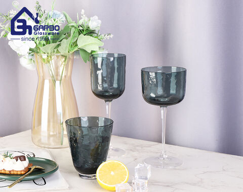 Copas de vino coloreadas sólidas grises hechas a mano tipo regalo de alta calidad para uso en fiestas