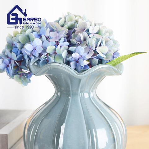 Elegante Vase aus einfarbigem Glas mit unregelmäßiger Form für den europäischen Markt