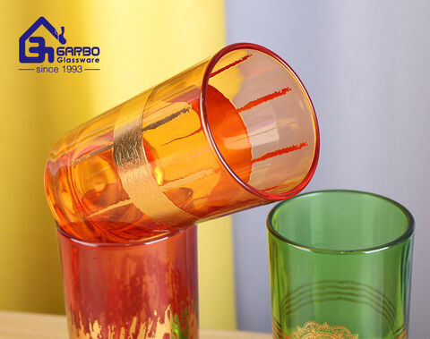 Taza de vidrio con calcomanía de color en aerosol vintage para agua potable