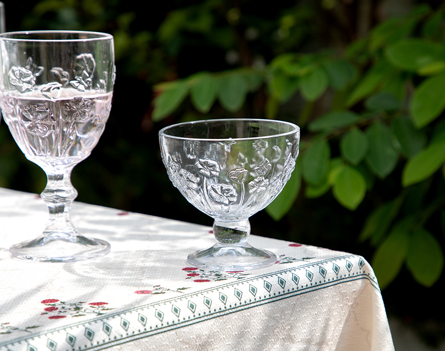 2025 new design own patent embossed flower & butterfly design vintage glass goblet for wine