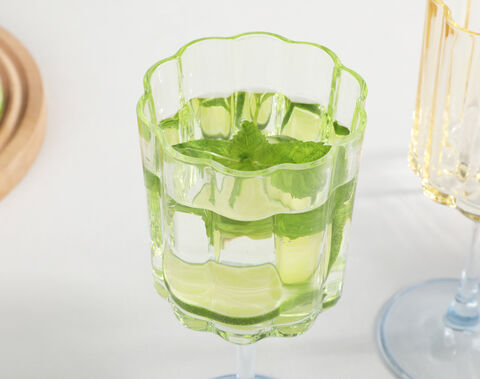 Colorful Flower Shape Vintage 400ml Glass Goblets 