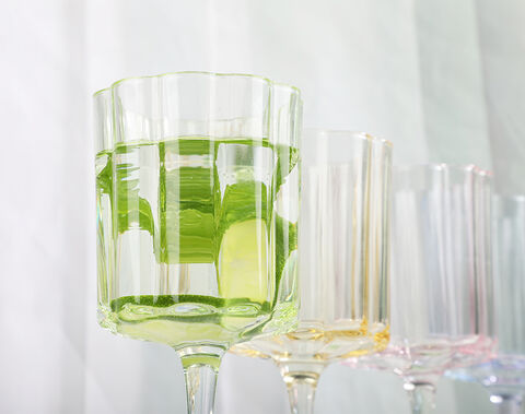 Colorful Flower Shape Vintage 400ml Glass Goblets 