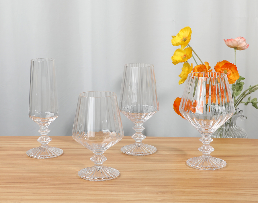 New trends transparent wine glass drinking with unique line design