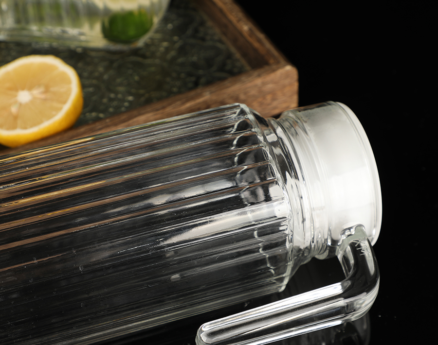 Classic glass pitcher with line design high quality strip pot