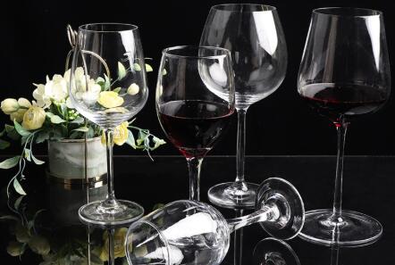 Do you know how to evaluate the transparency of a glass cup