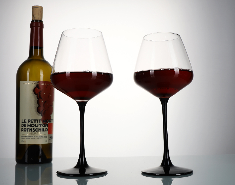 Lead-Free 610ml Transparent Wine Glass Goblet Drinking with Black Stem Design