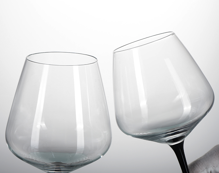 Lead-Free 610ml Transparent Wine Glass Goblet Drinking with Black Stem Design
