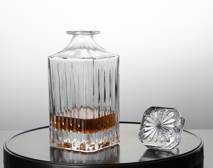 770ml new glass whisky decanter engraved decanter in promotion