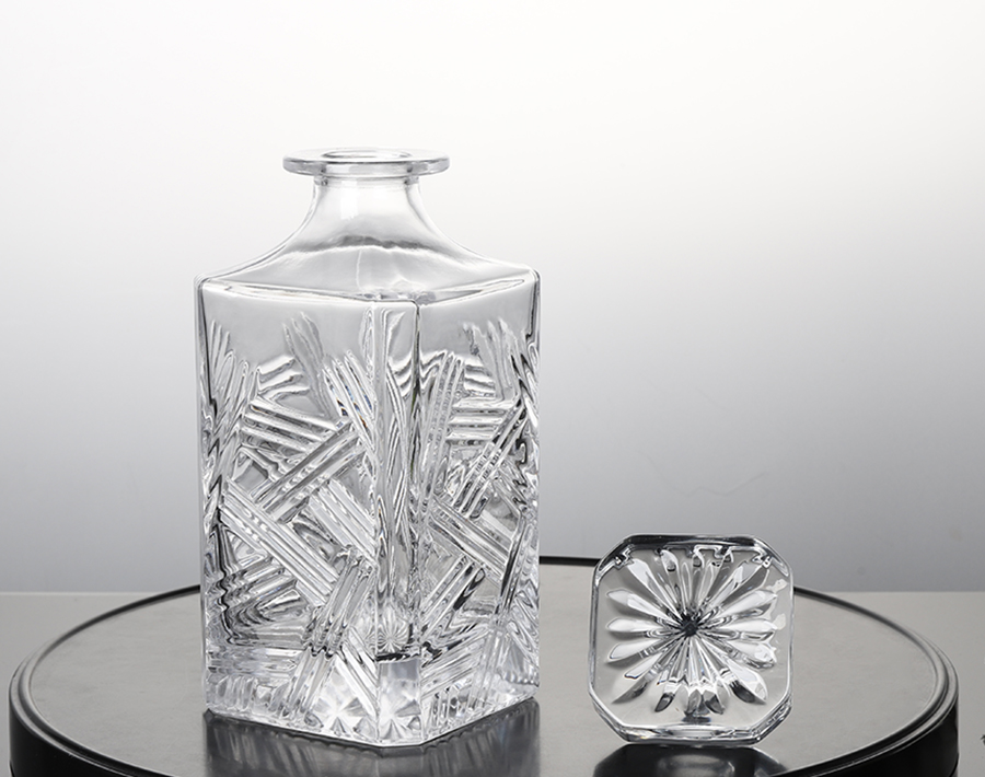 770ml new glass whisky decanter engraved decanter in promotion