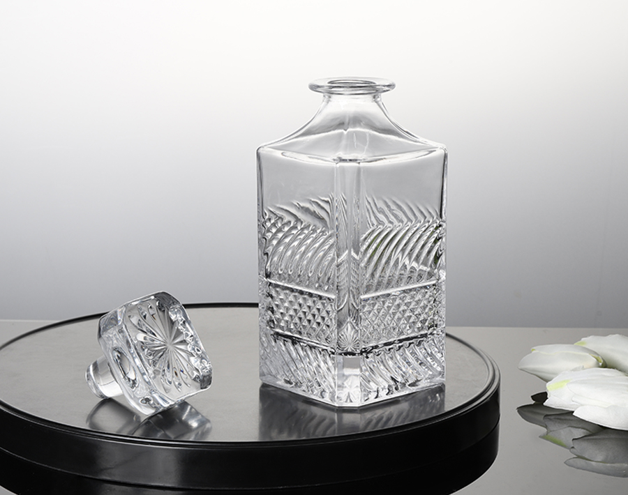 770ml new glass whisky decanter engraved decanter in promotion