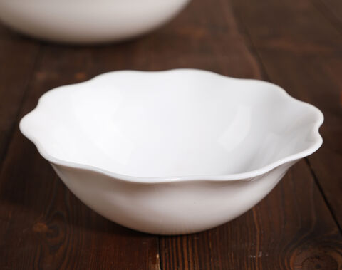 Hot sale stocked flower edge 8 inch white opal dinner plate bowl